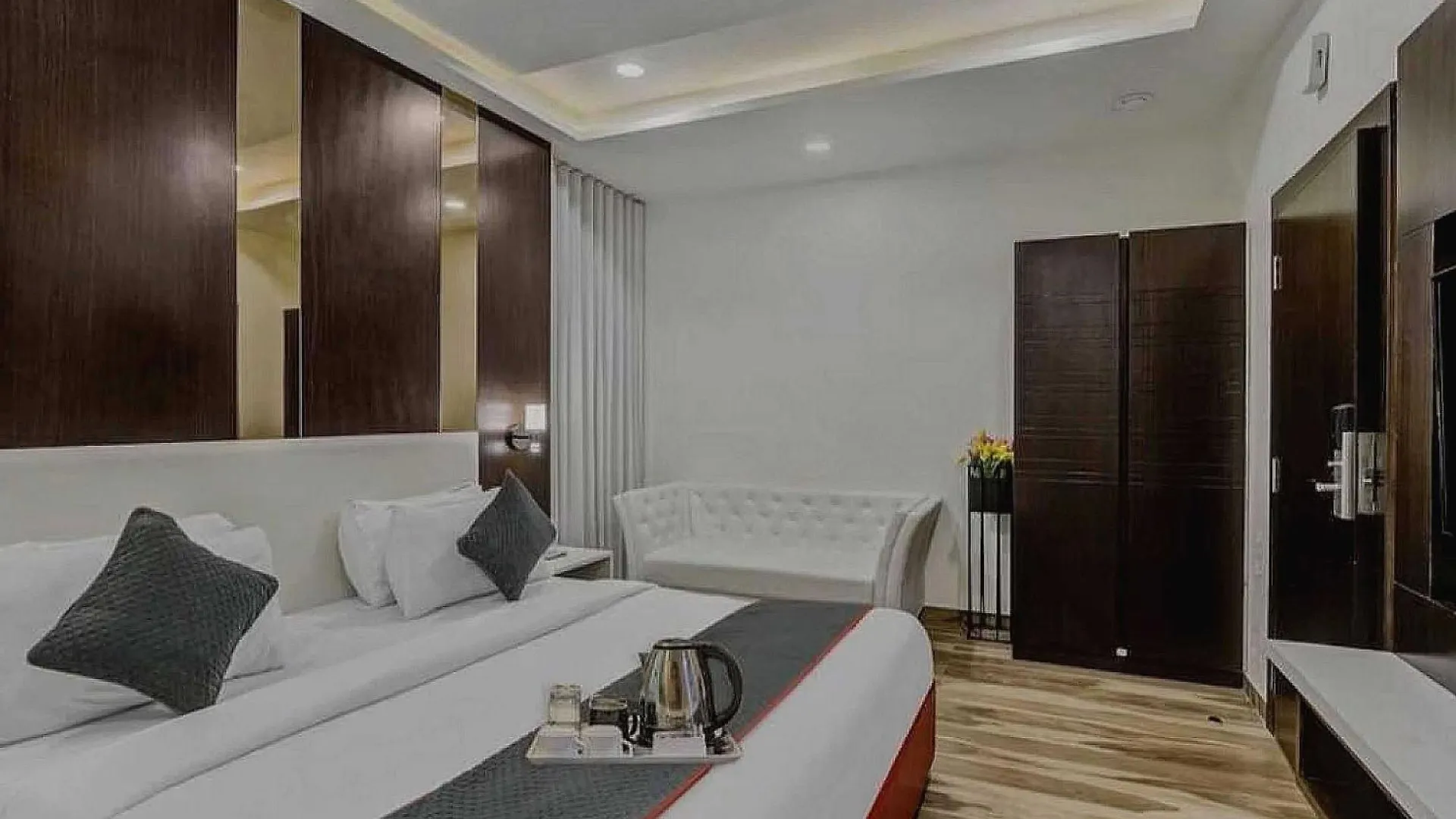 Hotel O Raas Near Near Paschim Vihar Delhi   Delhi (National Capital Territory of India)