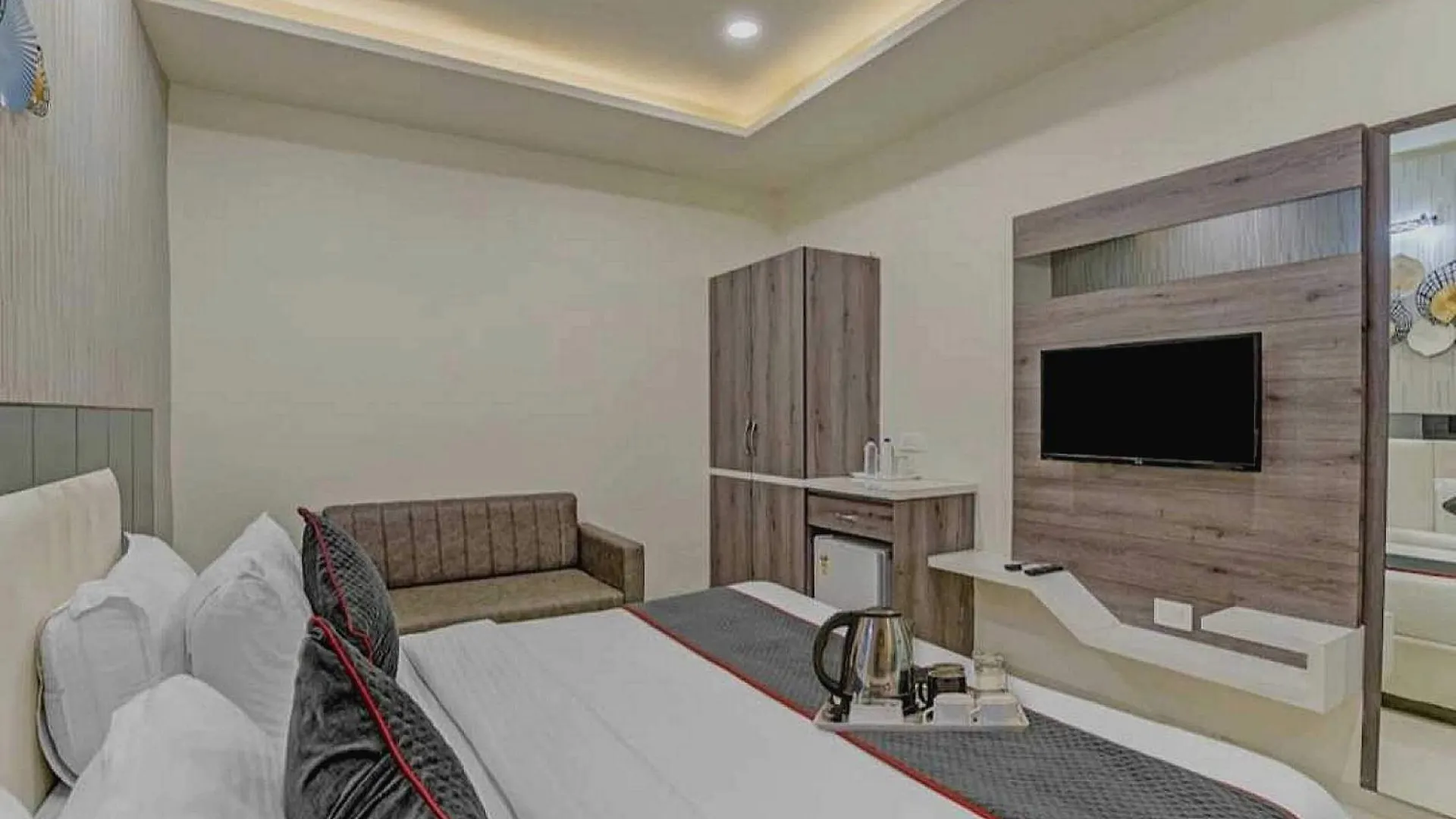 Hotel O Raas Near Near Paschim Vihar Delhi